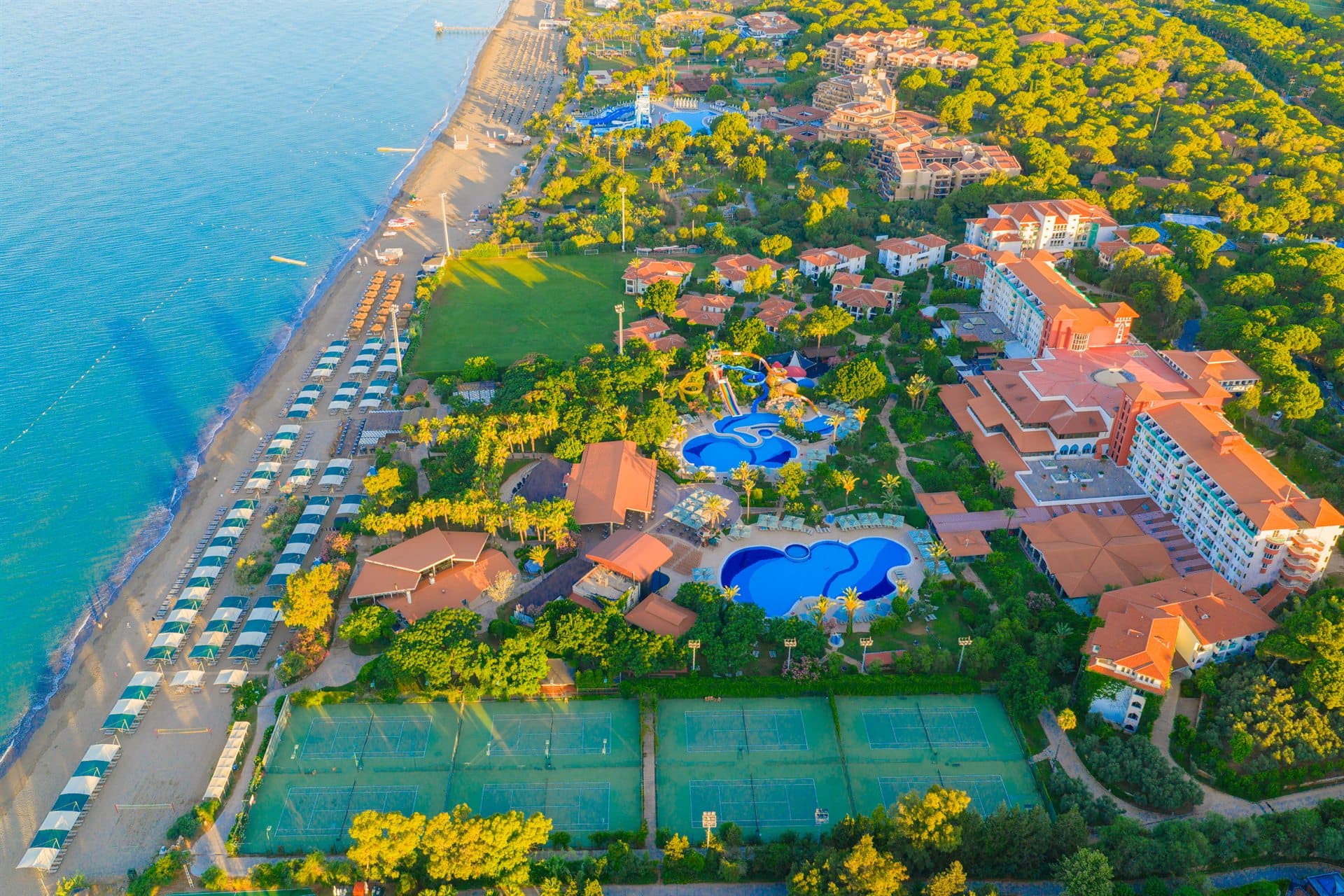 Belconti Resort Hotel — Tesis görünümü