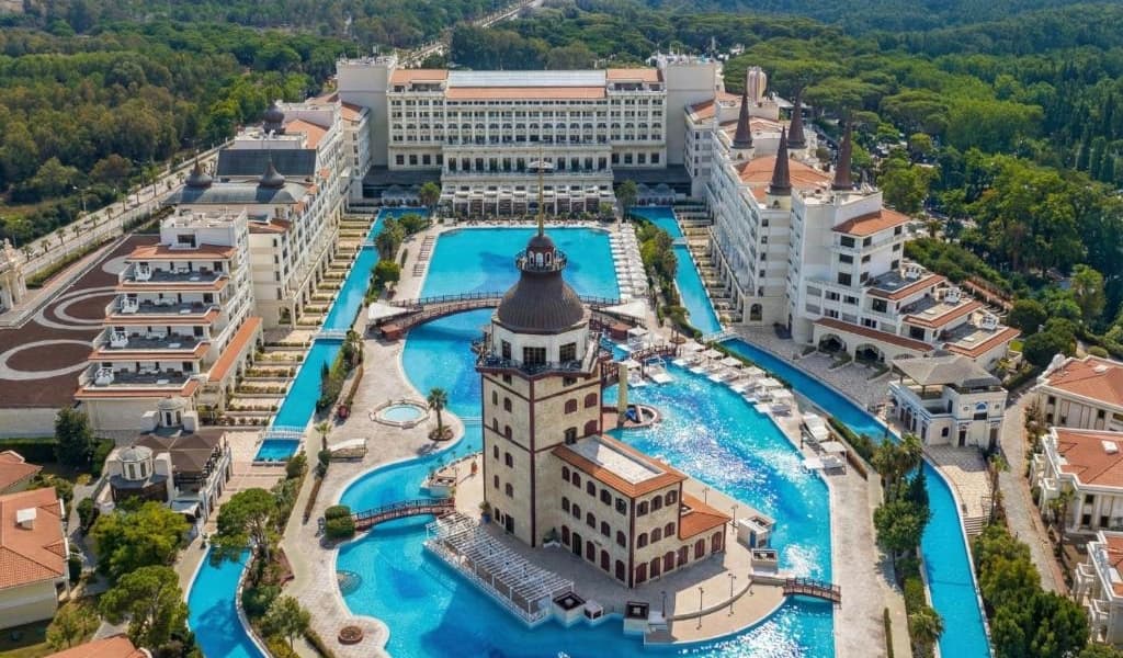Mardan Palace — Tesis görünümü